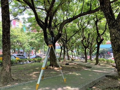 利用地面光達儀器在都市中以掃描方式調查樹木，可以不需要把樹木伐倒就建立樹木的3D數位模型，並調查多項型態資訊。